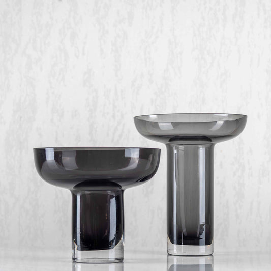 Vase en verre noir 177-3/4